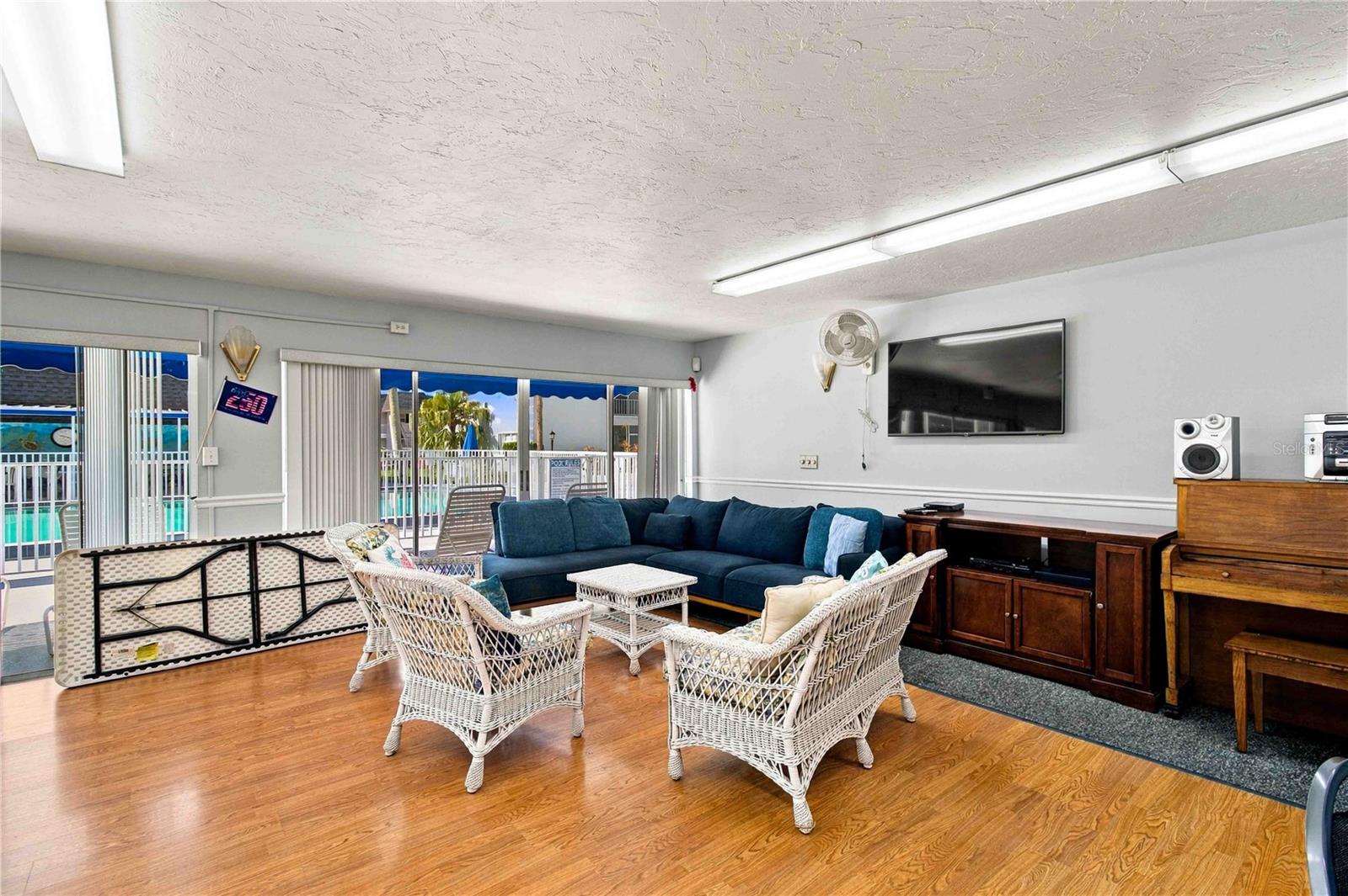 304 47TH AVENUE DR W #313 — photo 33