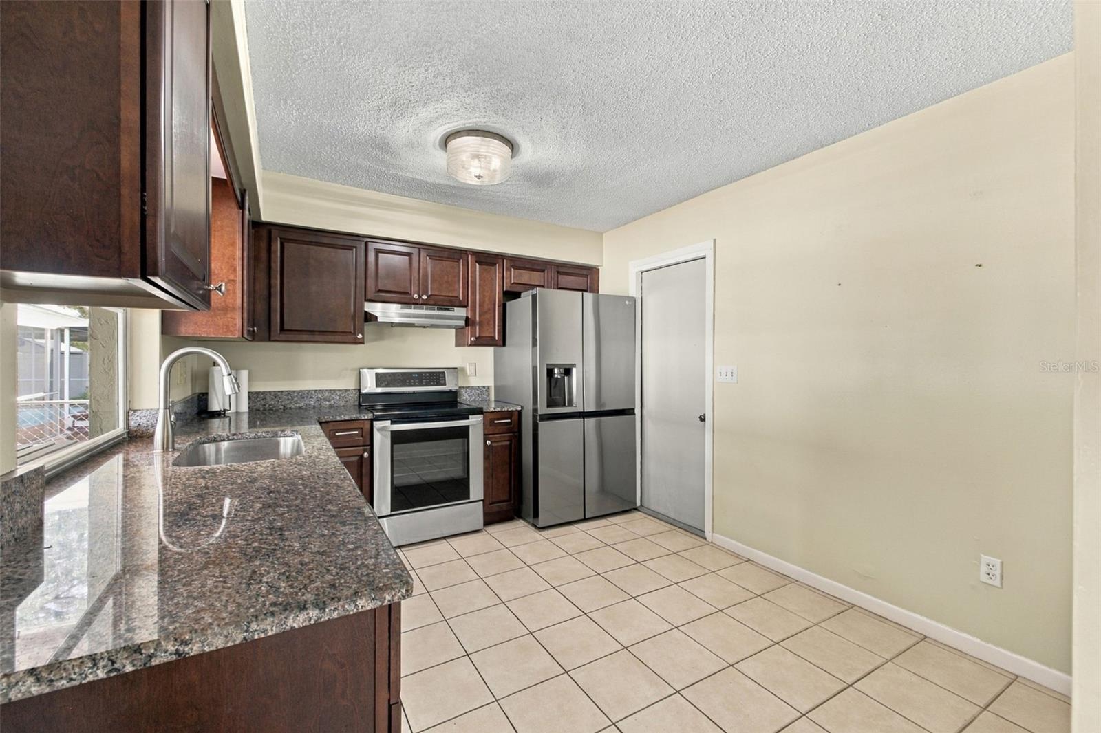 8025 JUAREZ DR — photo 29