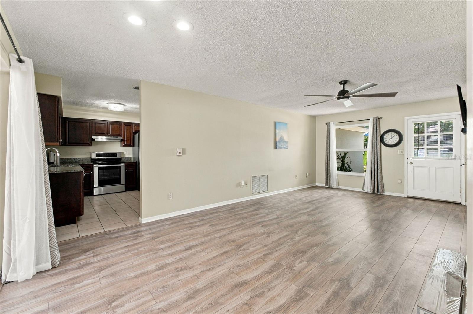 8025 JUAREZ DR — photo 27