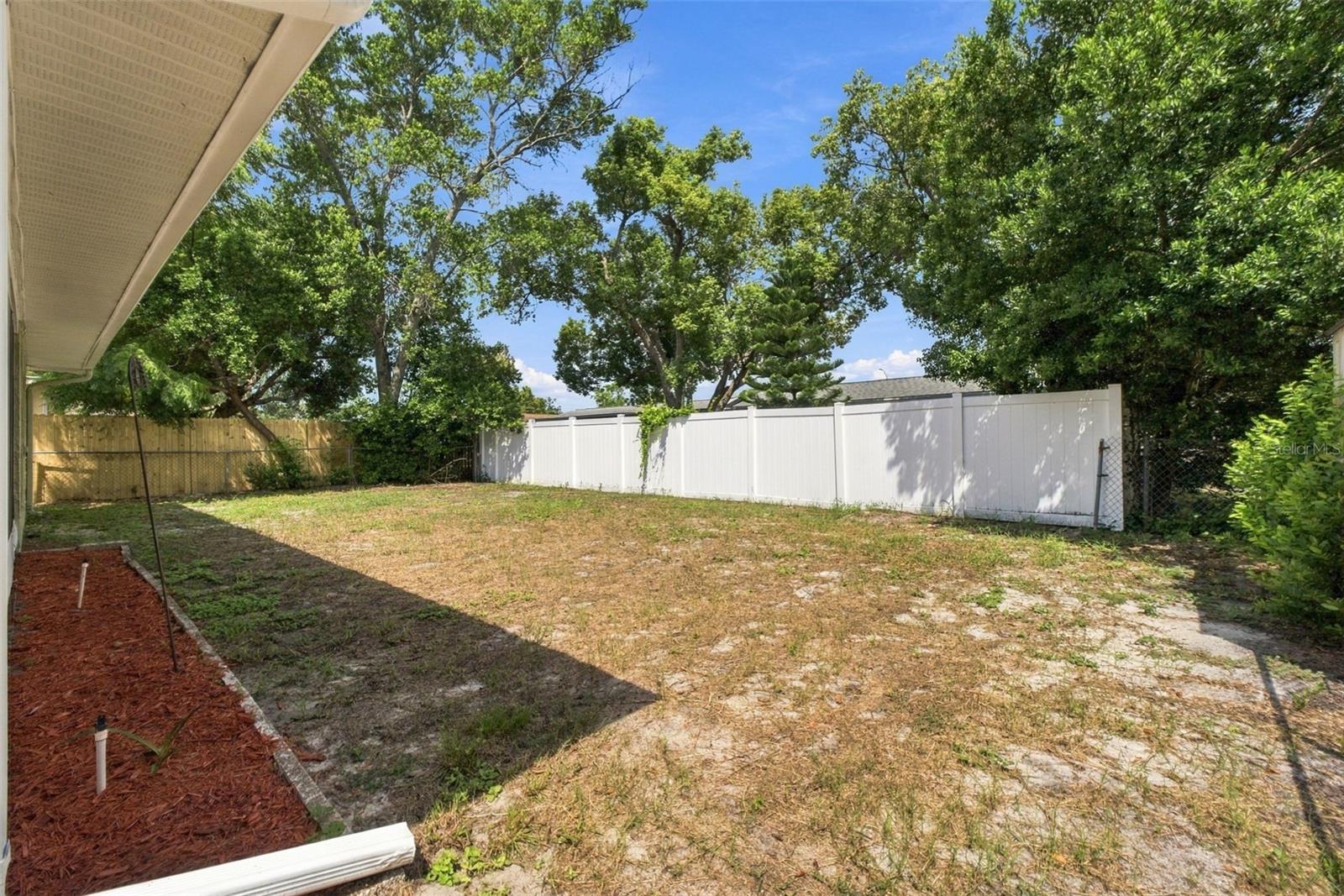 8025 JUAREZ DR — photo 38