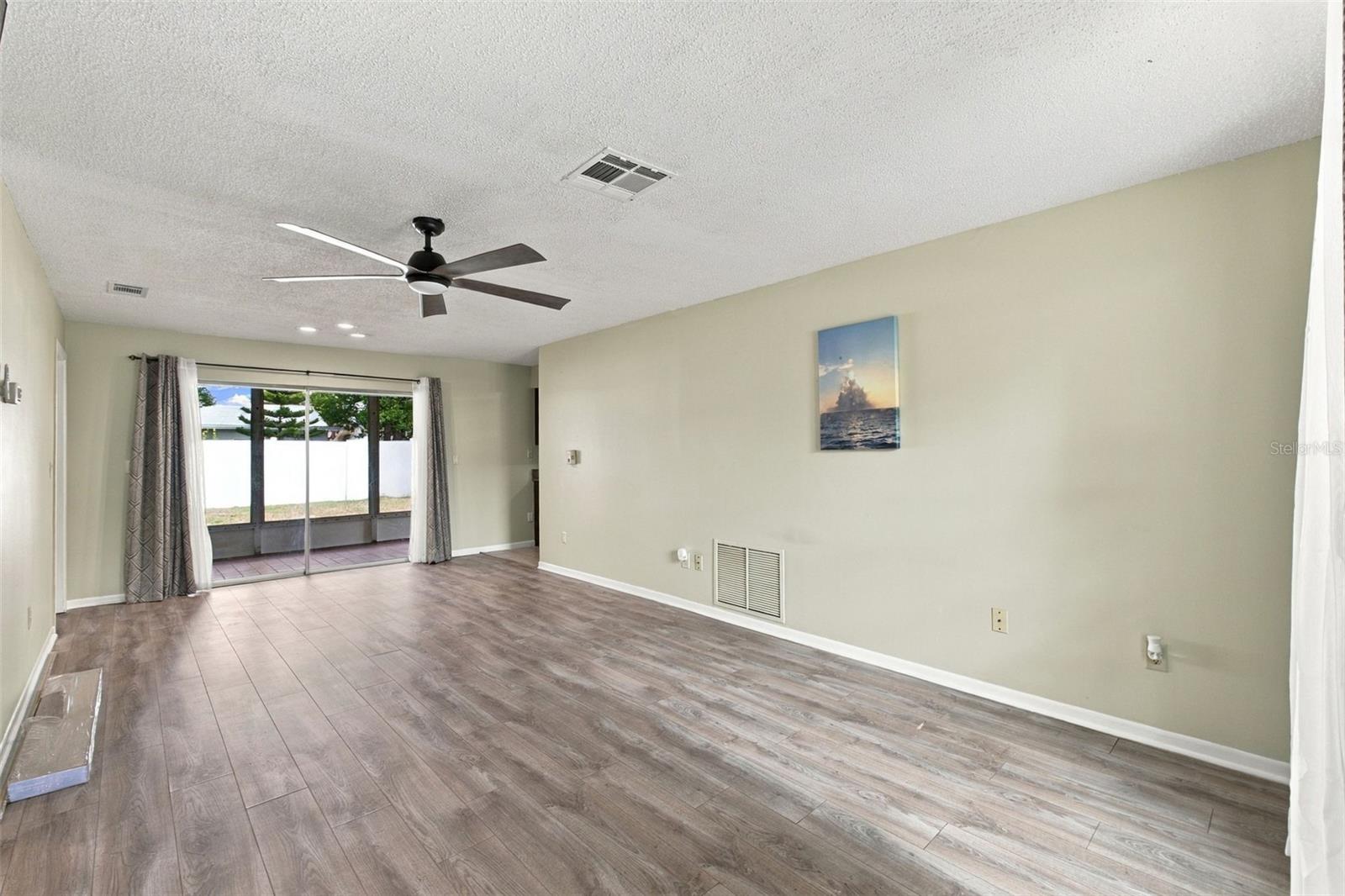 8025 JUAREZ DR — photo 4