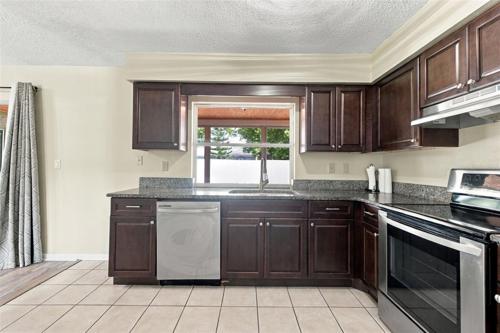 8025 JUAREZ DR — photo 31