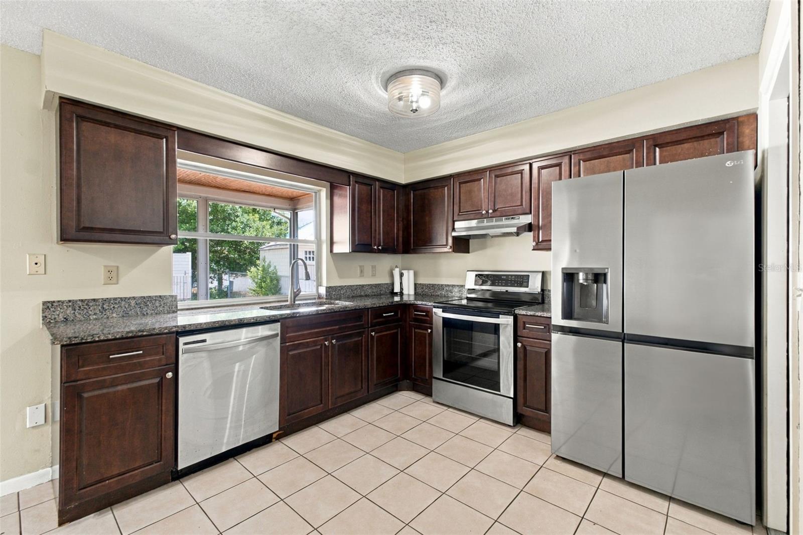 8025 JUAREZ DR — photo 30