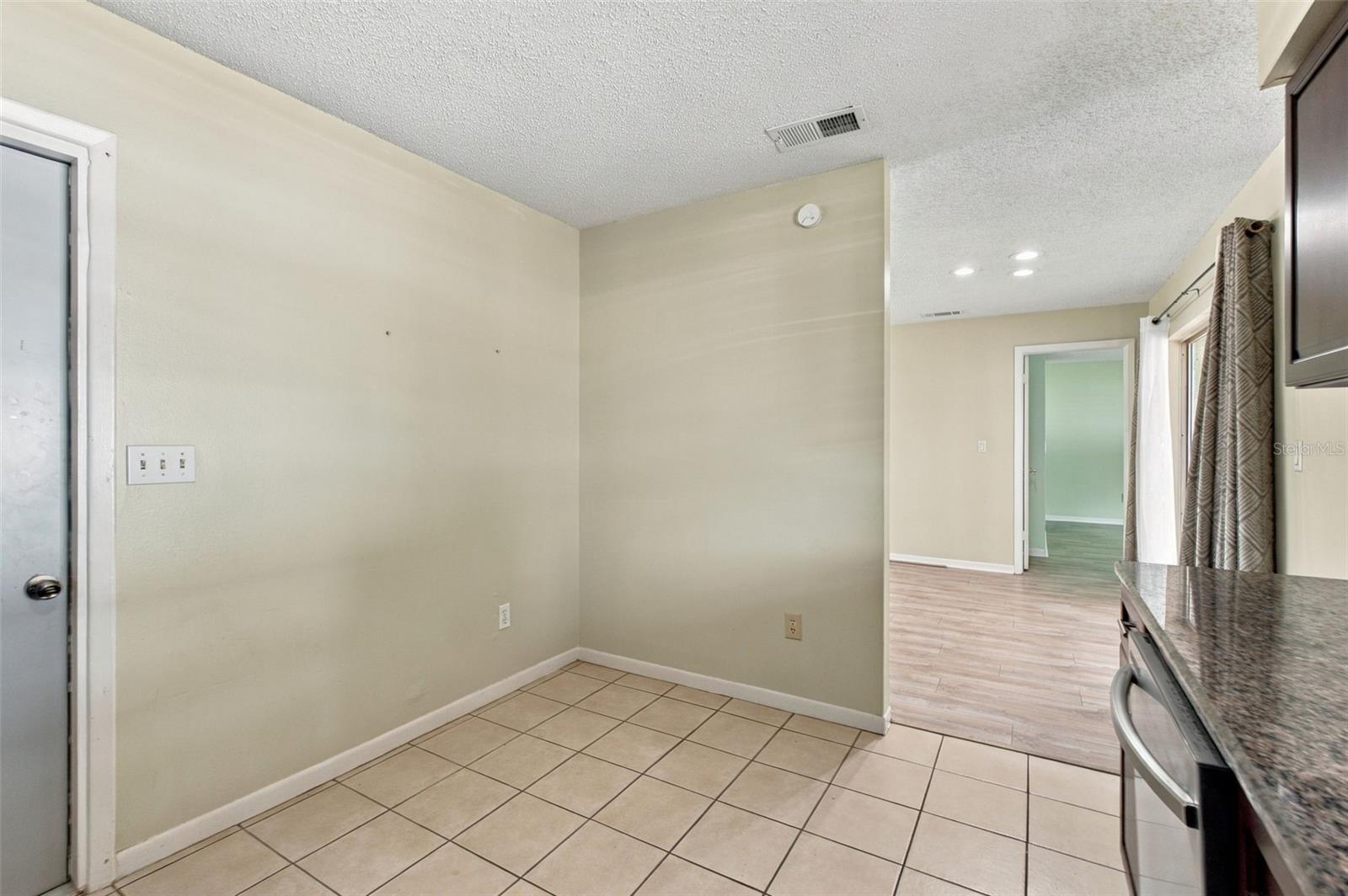 8025 JUAREZ DR — photo 35