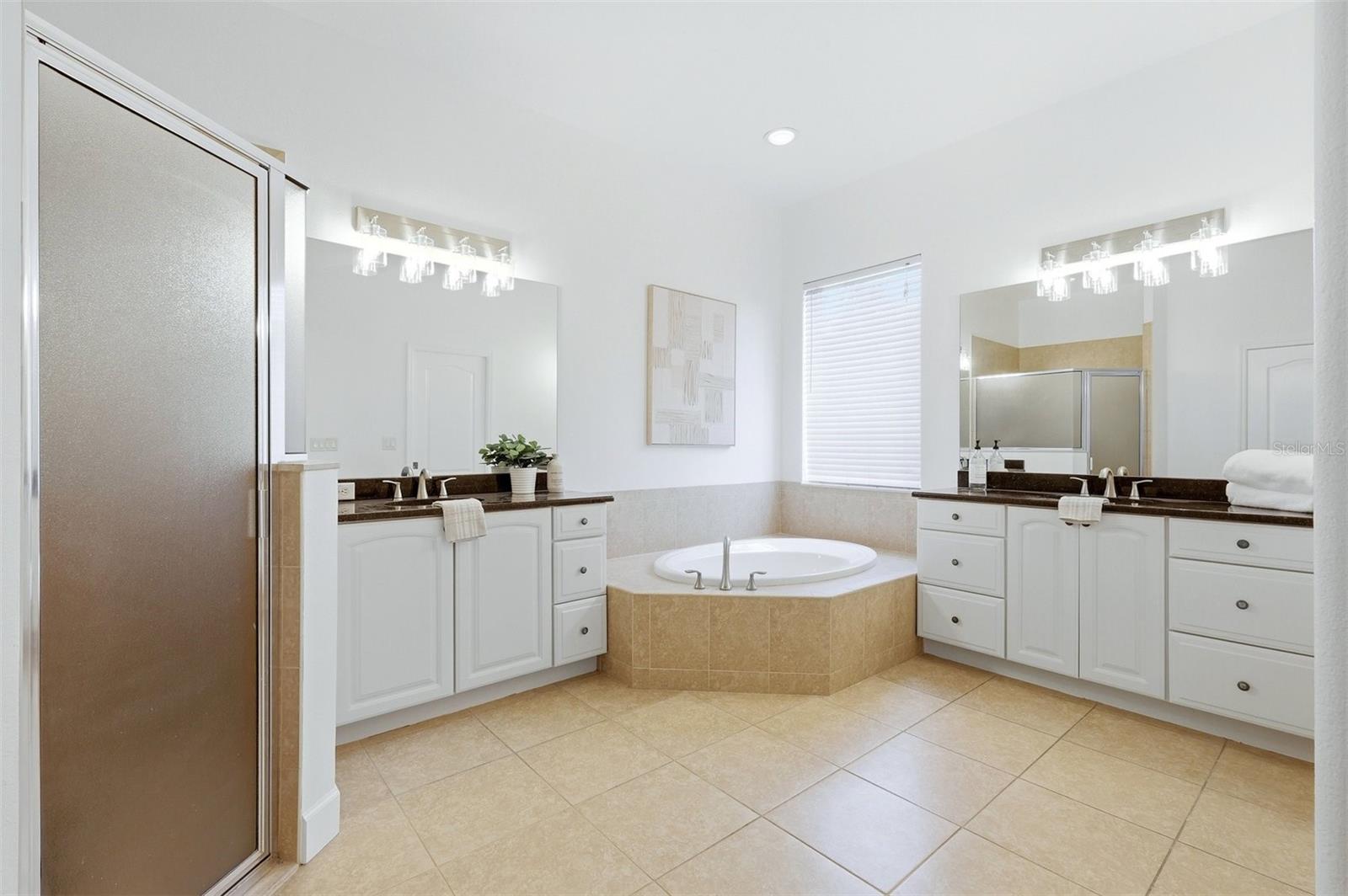 2242 CYPRESS HOLLOW CT — photo 20