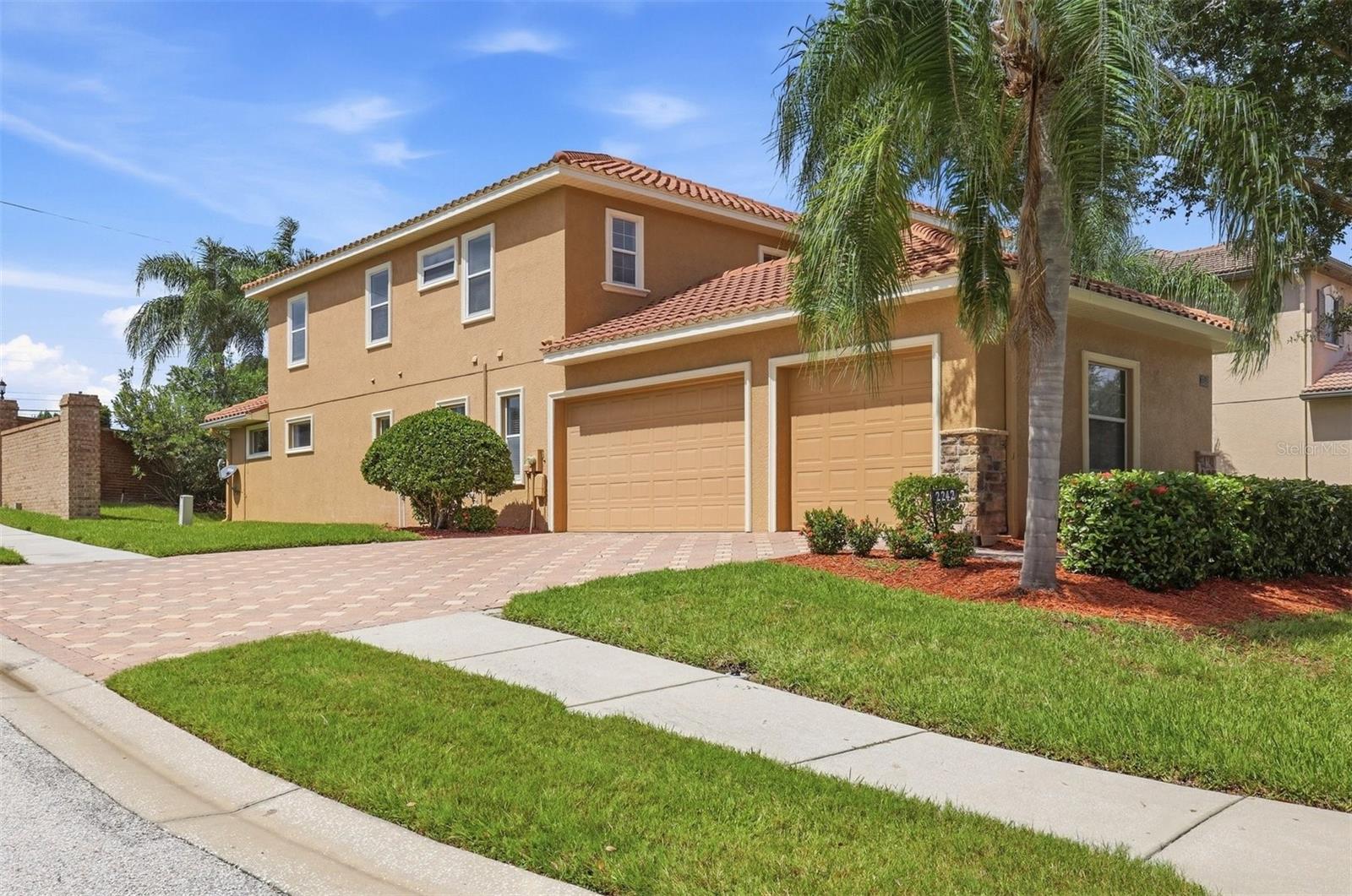 2242 CYPRESS HOLLOW CT — photo 2