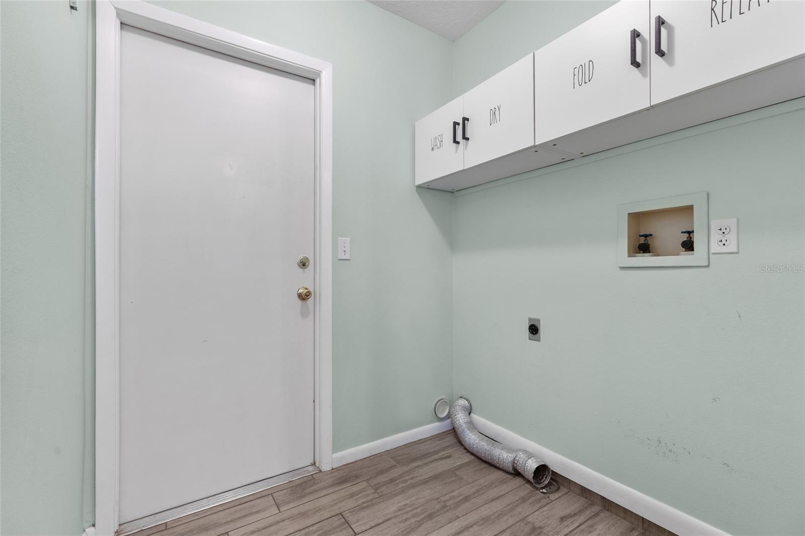 1920 CHENEY CT — photo 18