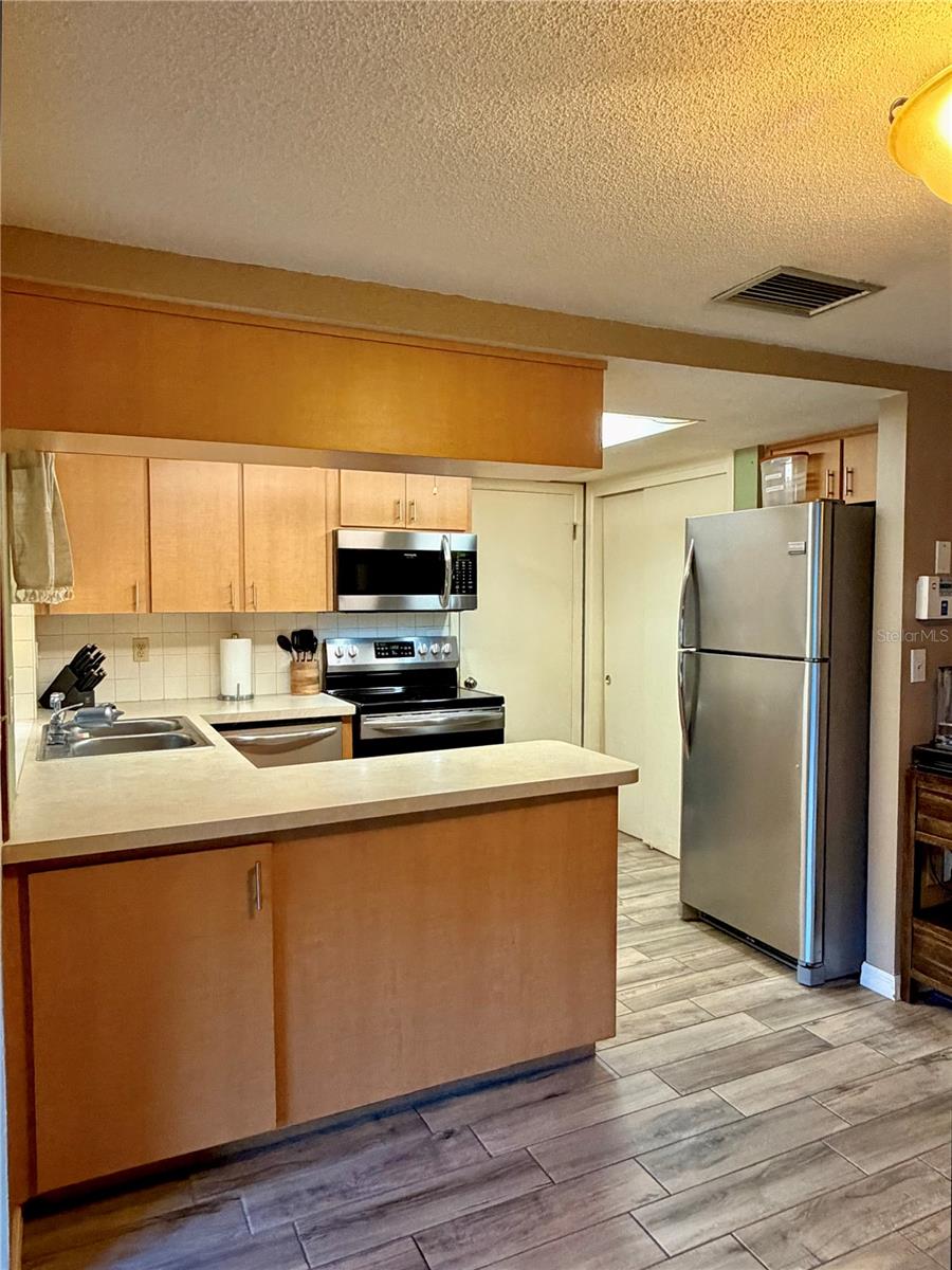 8401 MILL CREEK LN — photo 9