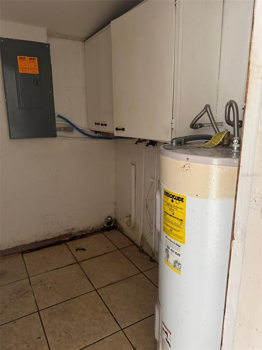3033 KAREN AVE — photo 8