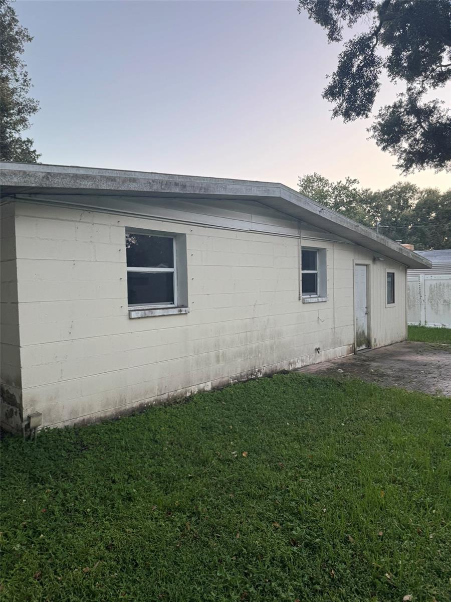 3033 KAREN AVE — photo 13