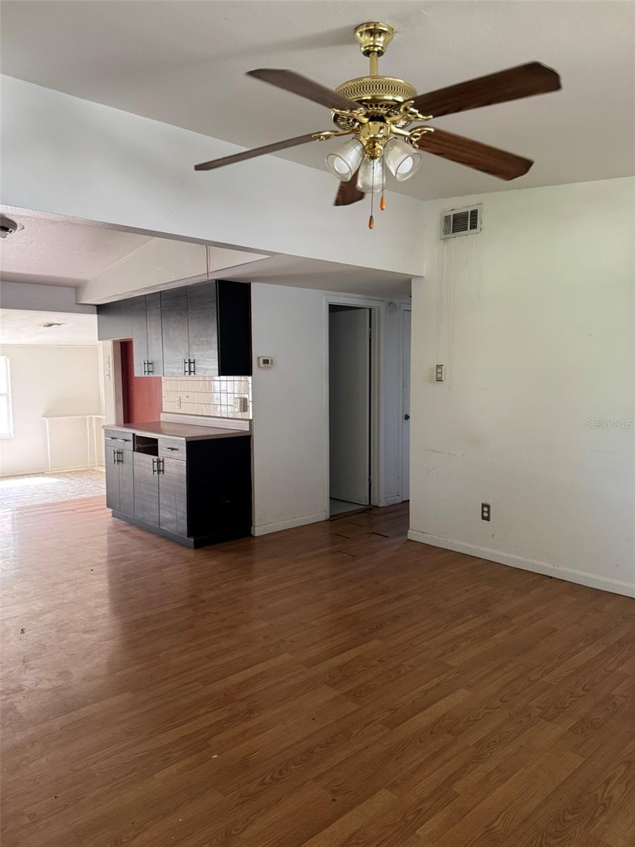 3033 KAREN AVE — photo 6