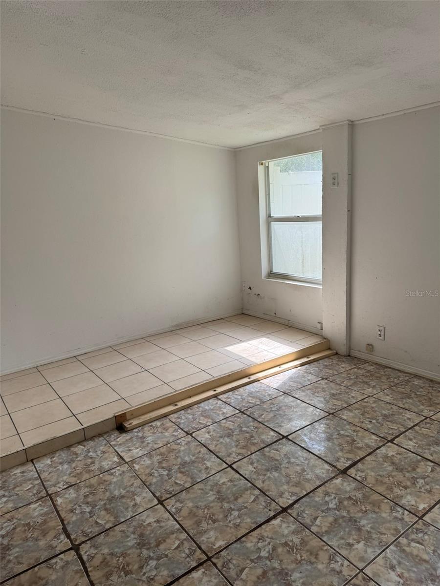 3033 KAREN AVE — photo 4