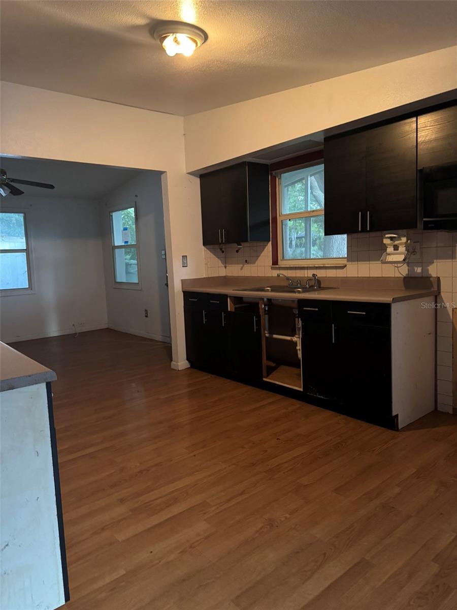 3033 KAREN AVE — photo 5