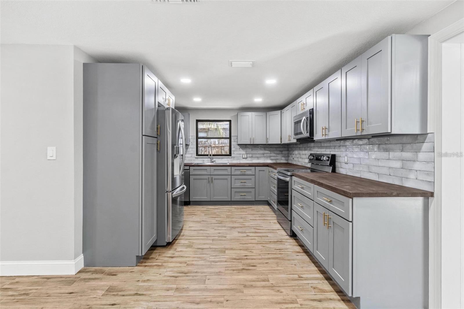 8648 78TH PL — photo 2