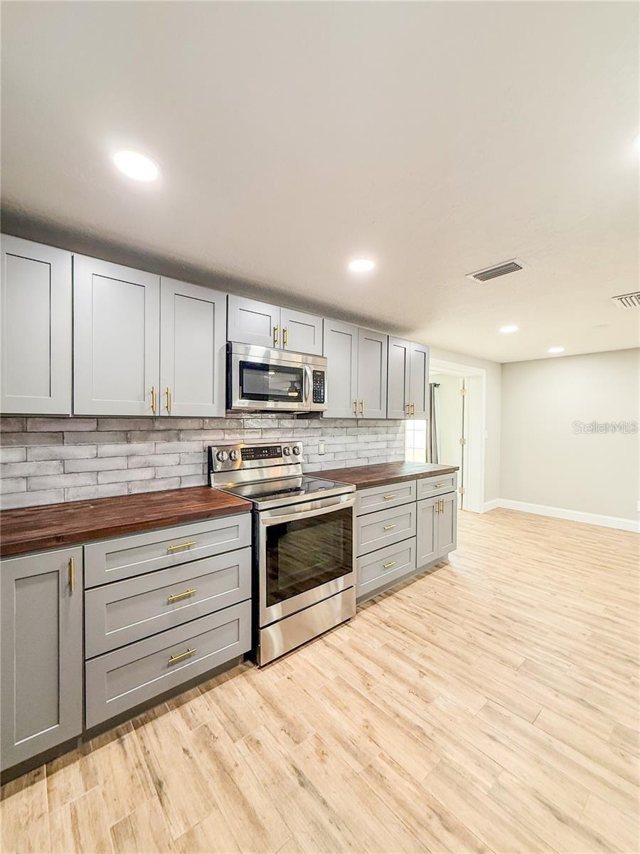8648 78TH PL — photo 4