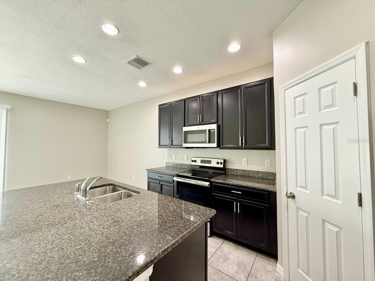 7123 SUMMER HOLLY PL — photo 4