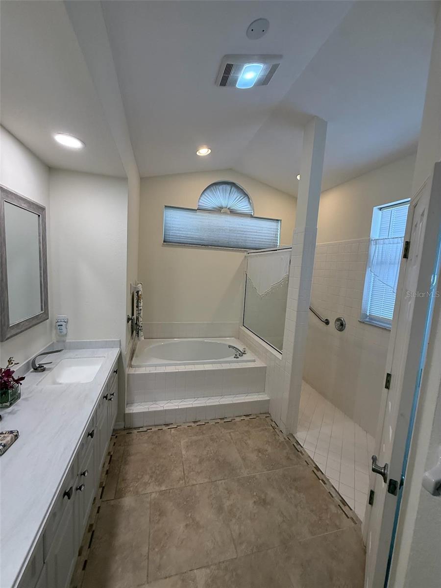 4398 SUMMERTREE RD — photo 15