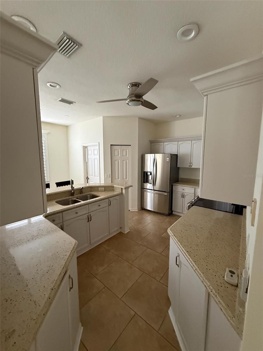 4398 SUMMERTREE RD — photo 8