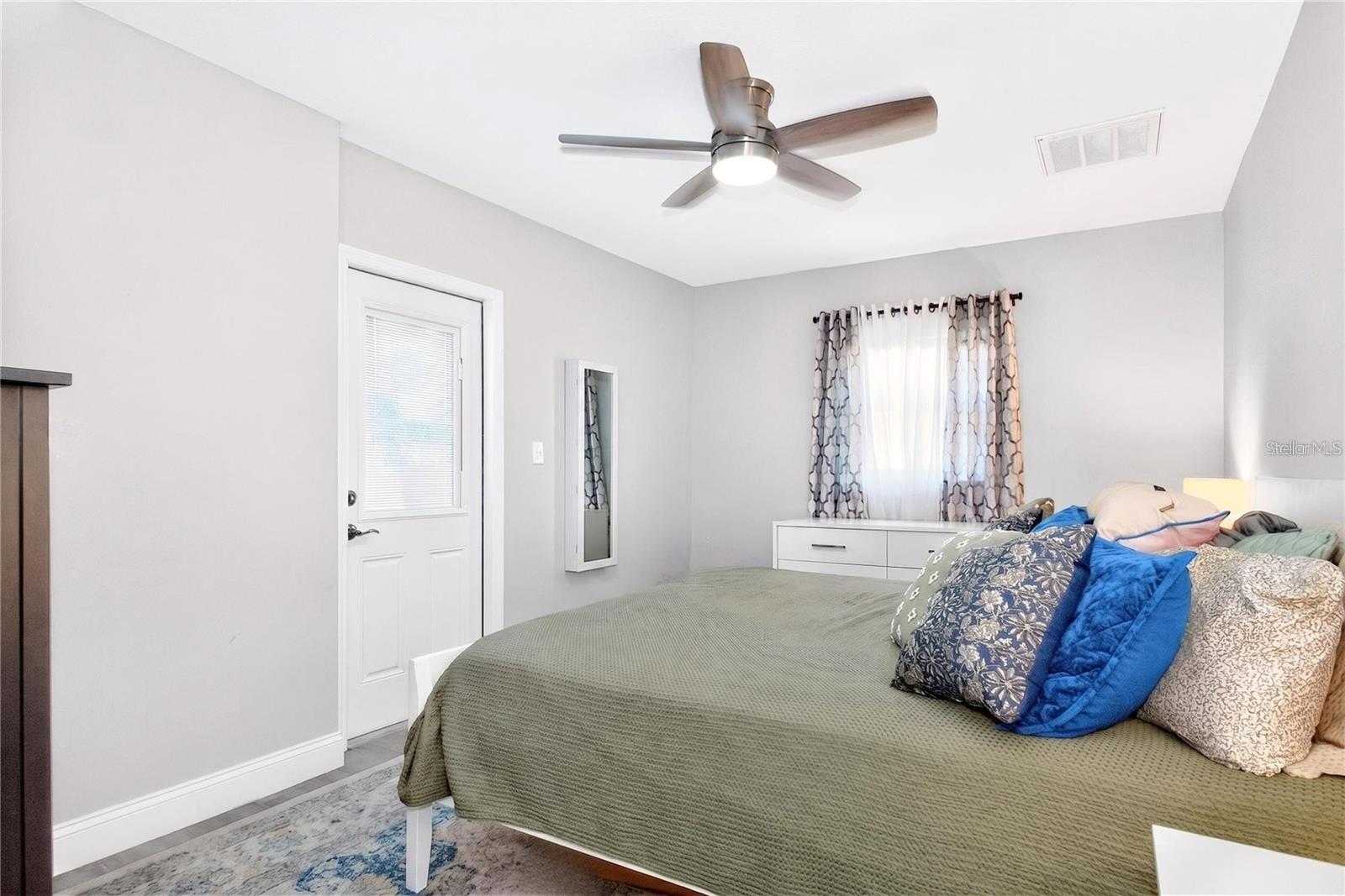 3608 W CARMEN ST — photo 14