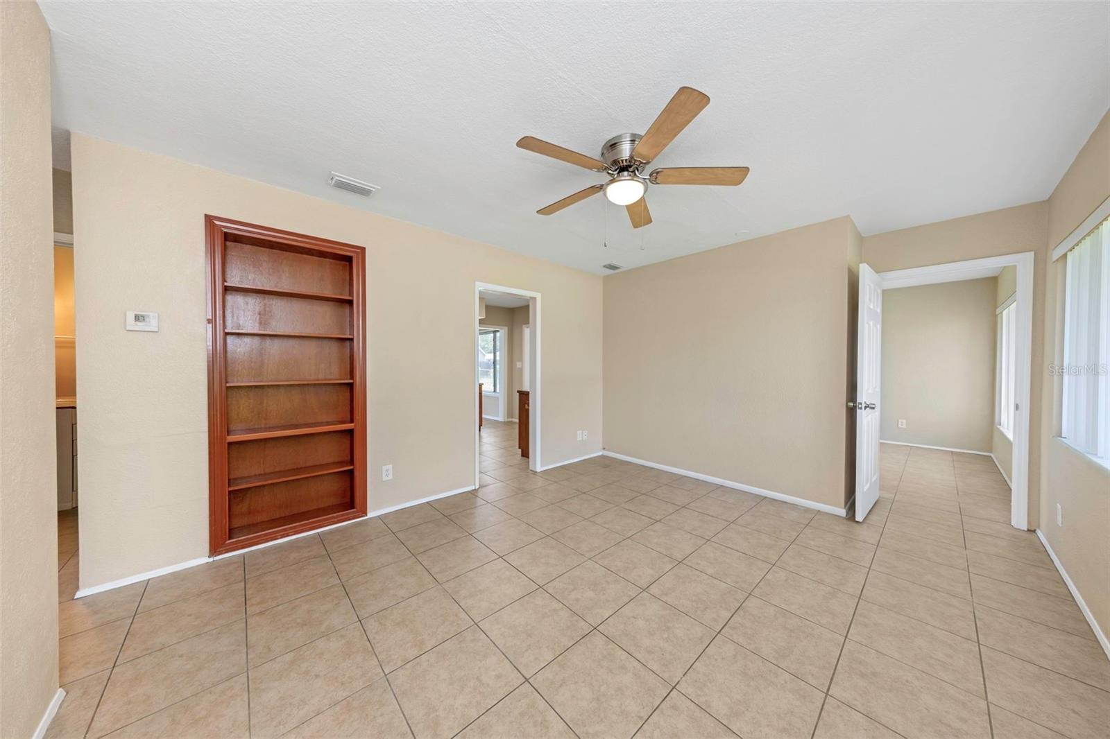 210 S SATURN AVE — photo 5