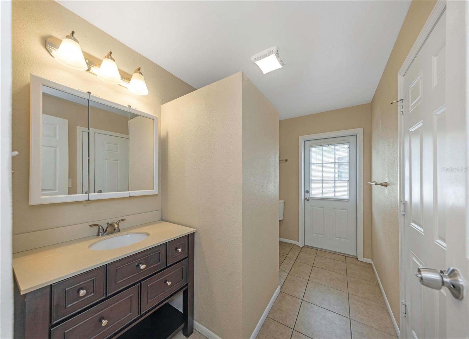 210 S SATURN AVE — photo 11