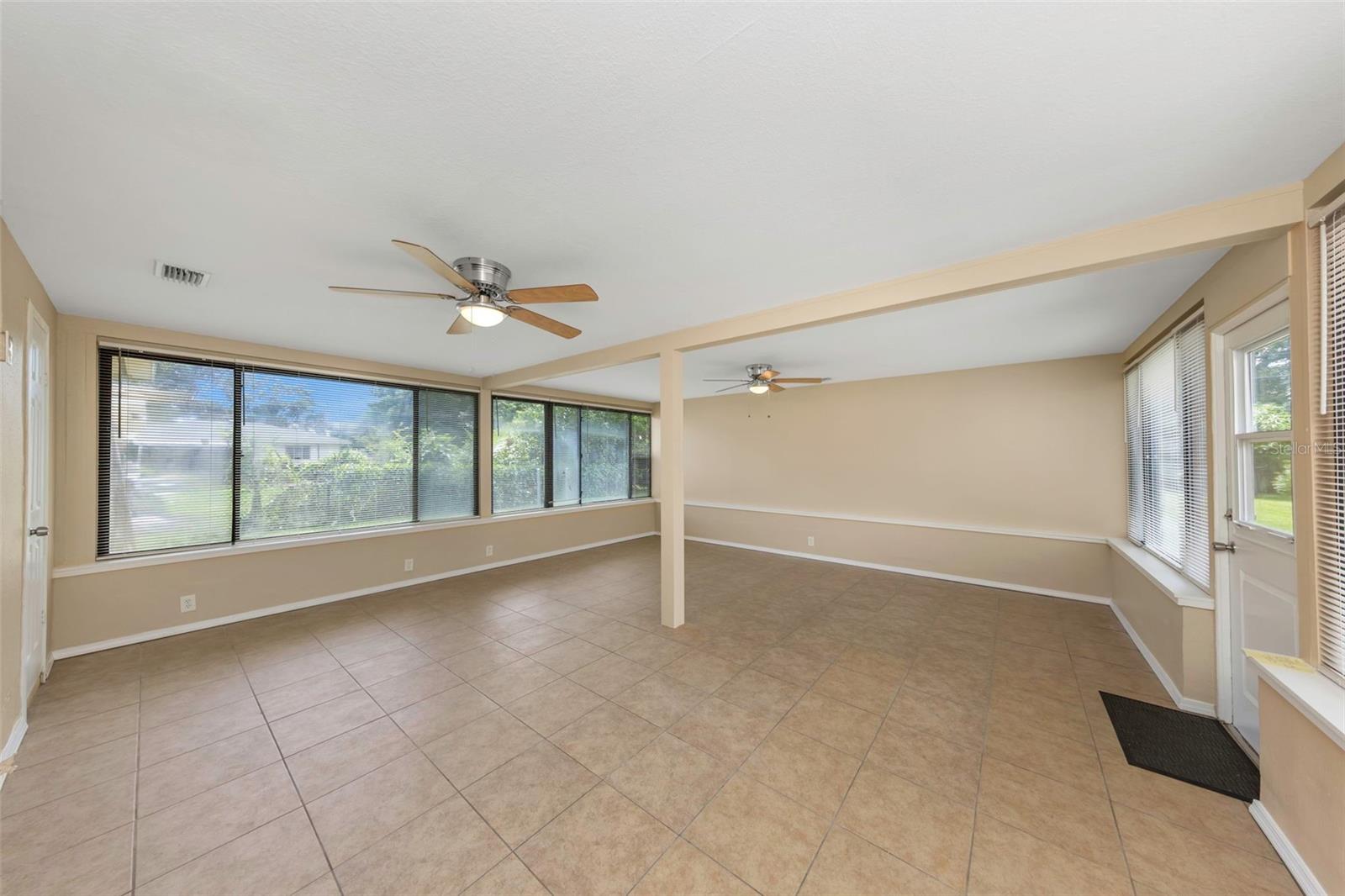 210 S SATURN AVE — photo 8
