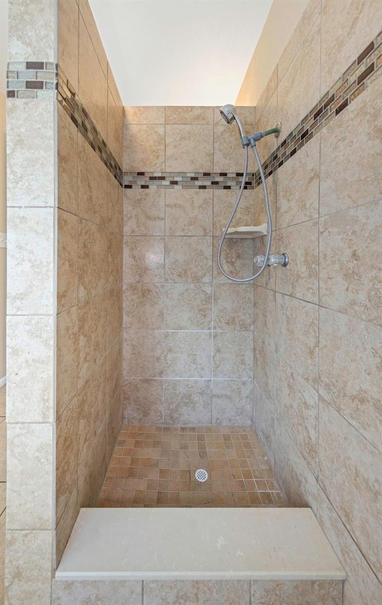 210 S SATURN AVE — photo 12