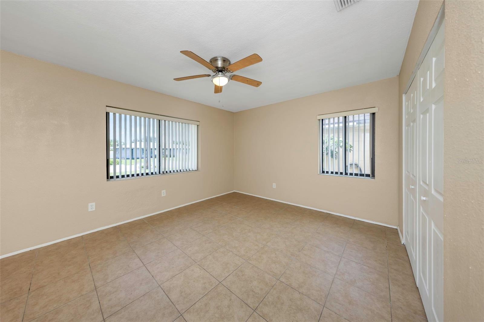 210 S SATURN AVE — photo 13
