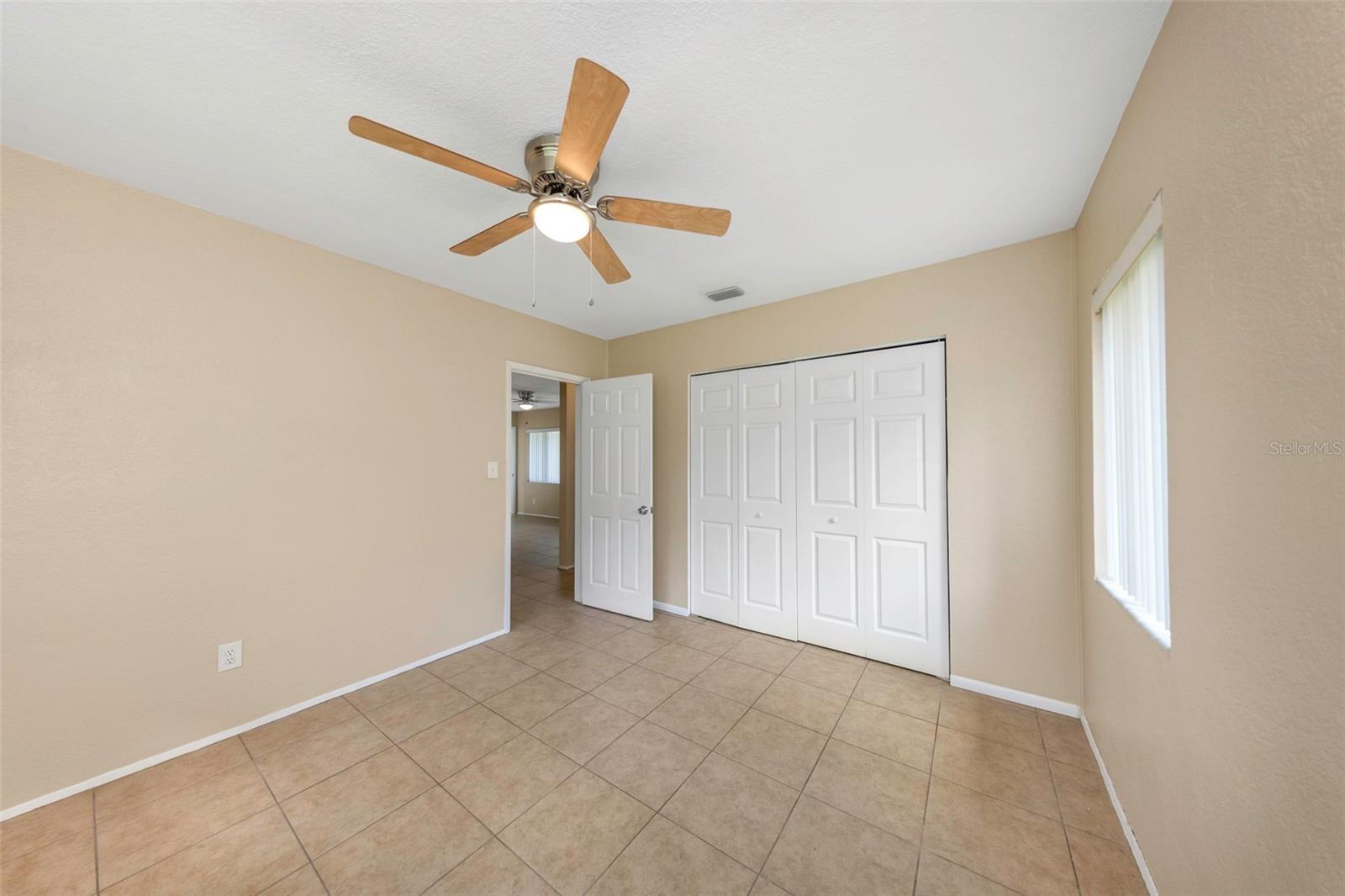 210 S SATURN AVE — photo 14