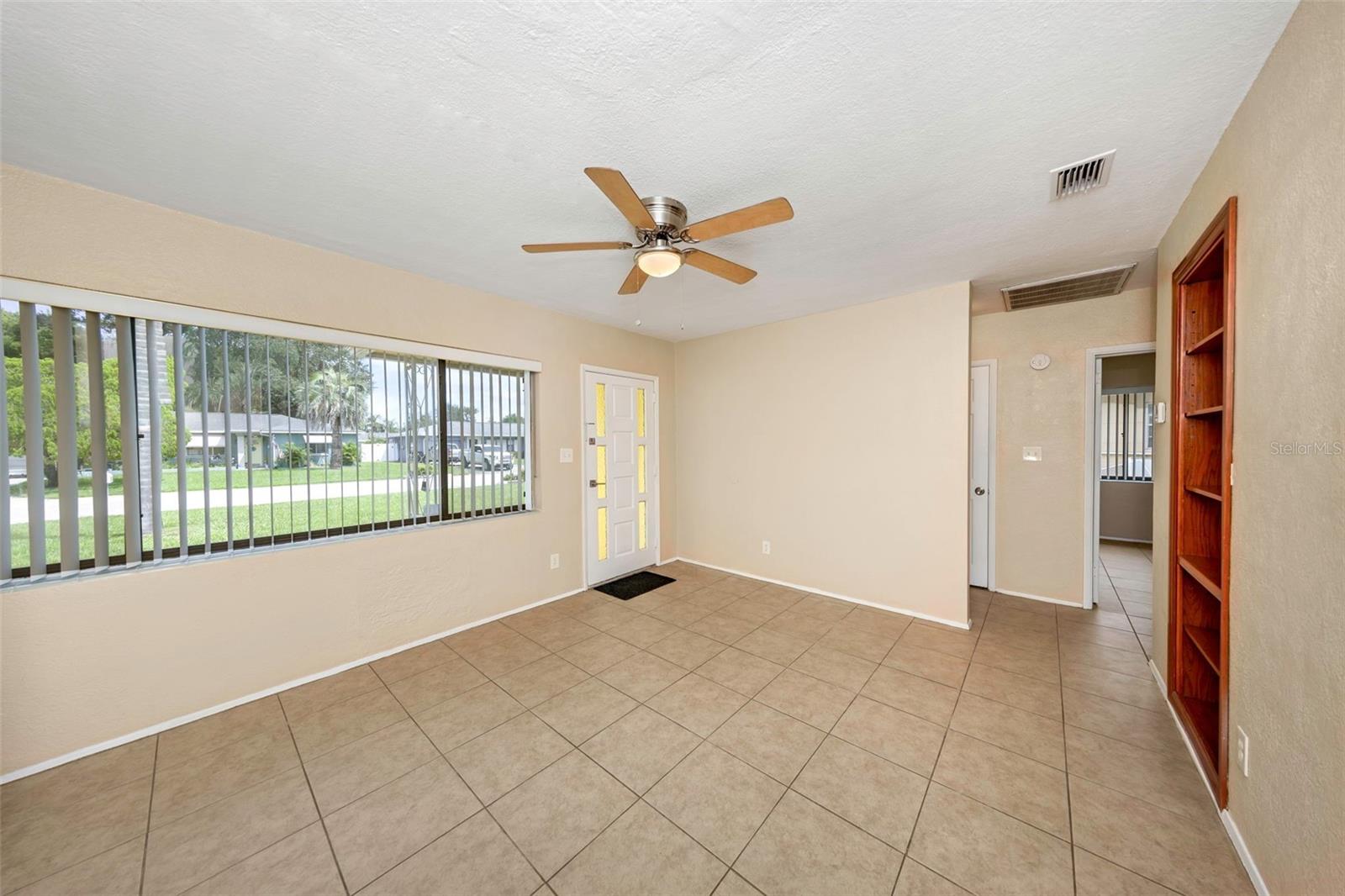 210 S SATURN AVE — photo 6