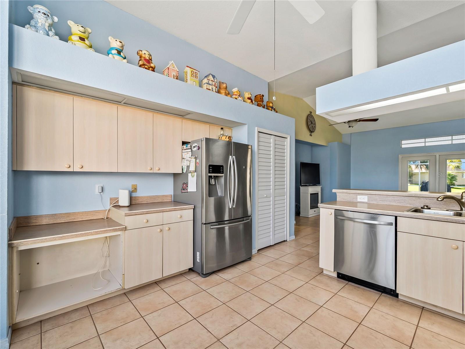 1642 MILAN ST — photo 23