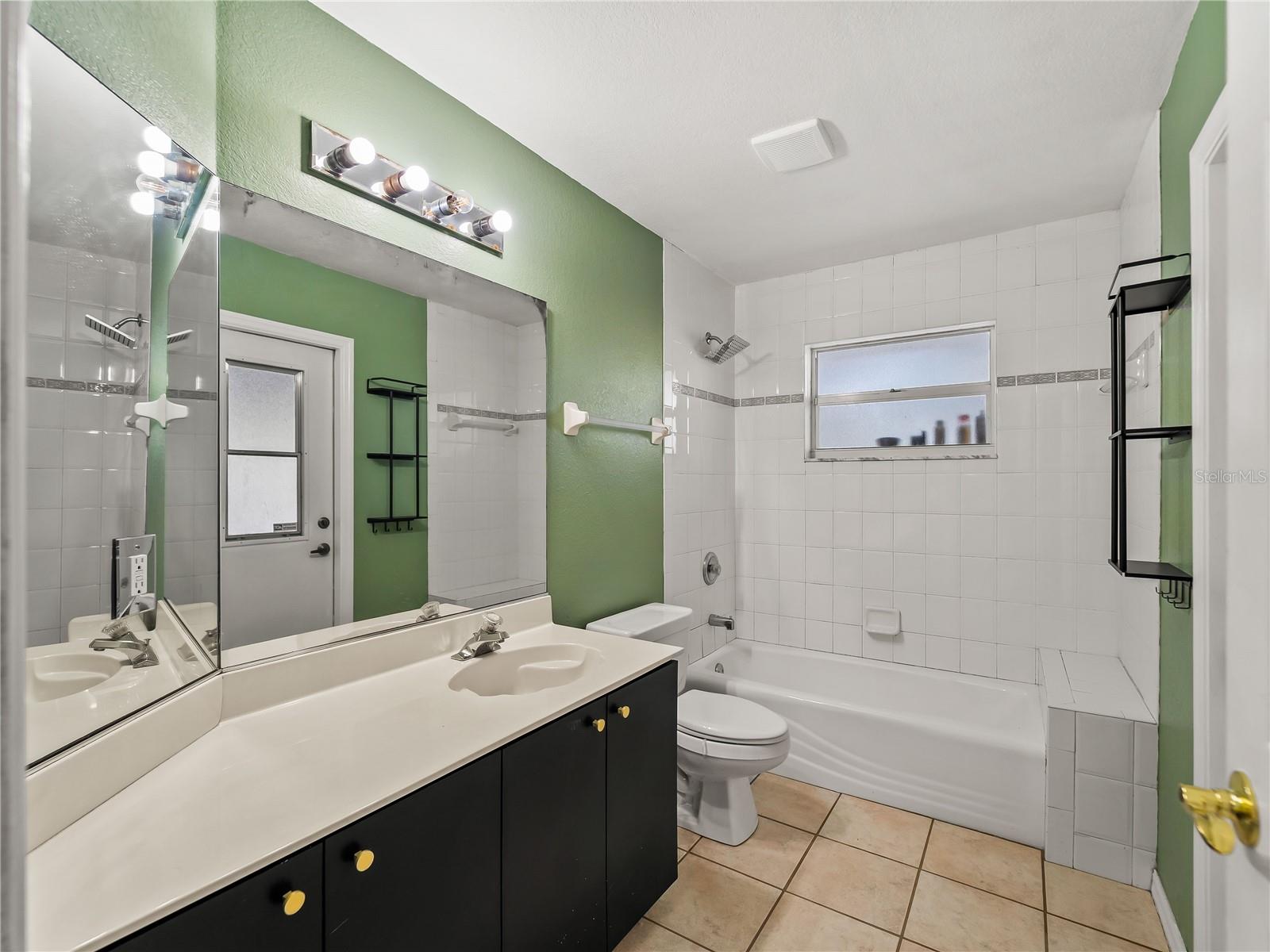 1642 MILAN ST — photo 42
