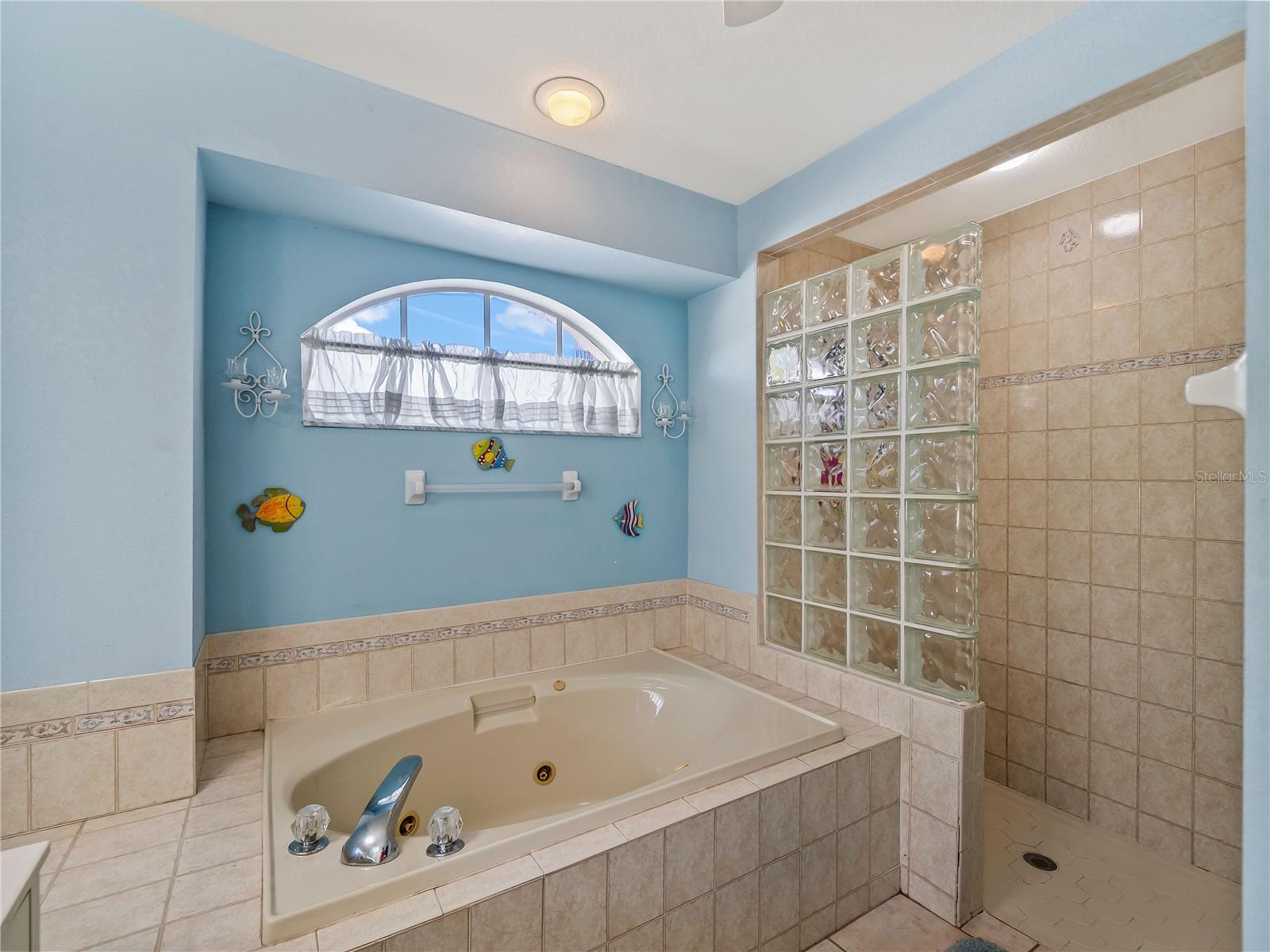 1642 MILAN ST — photo 37