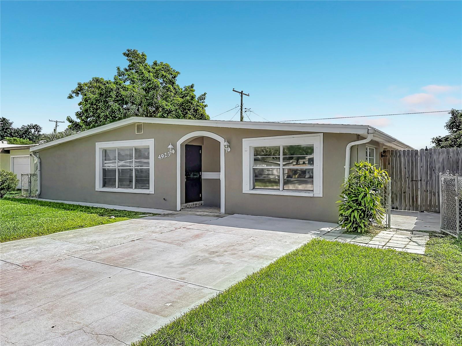 4923 CRESTHILL DR — photo 17