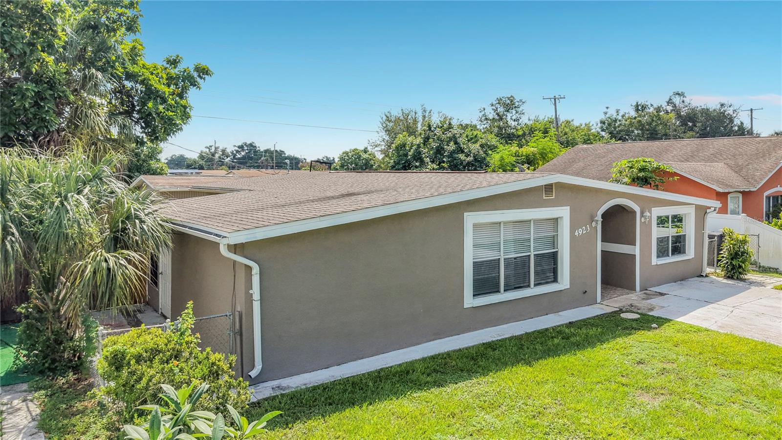 4923 CRESTHILL DR — photo 10