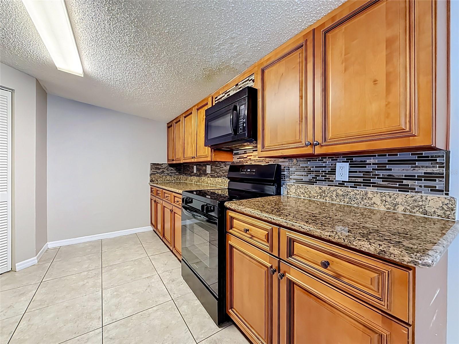 4923 CRESTHILL DR — photo 33