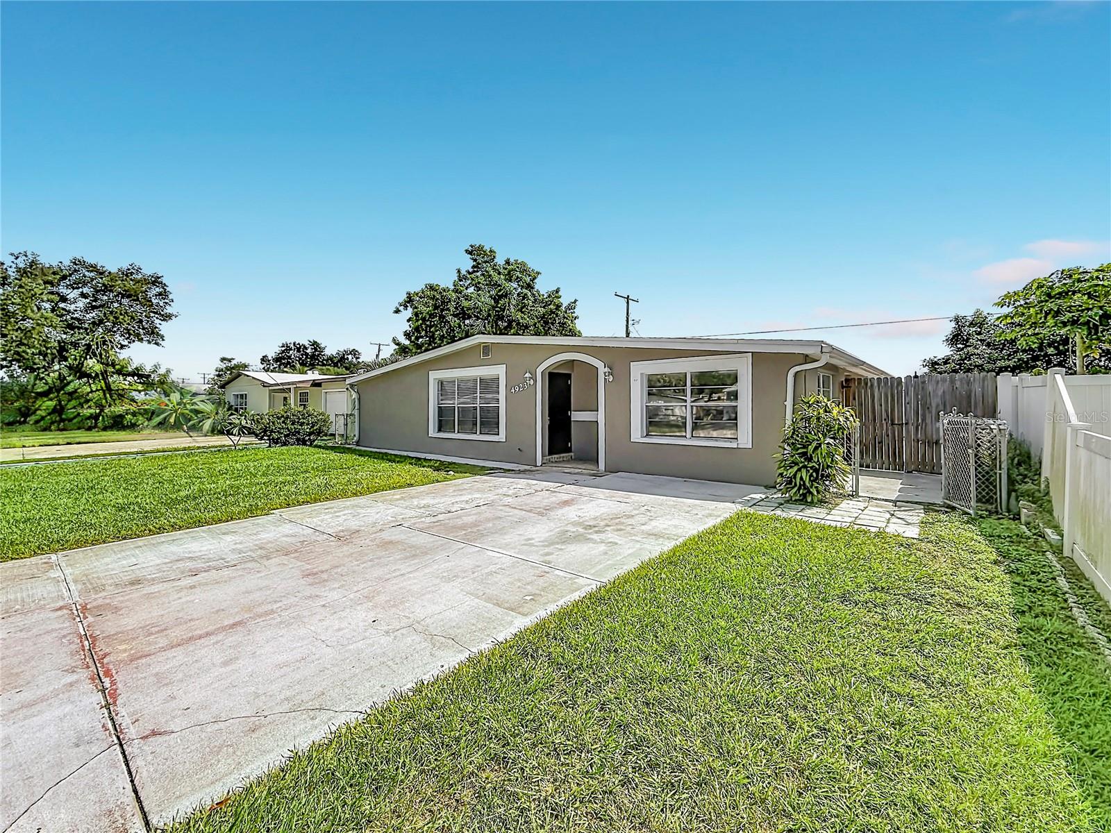 4923 CRESTHILL DR — photo 16