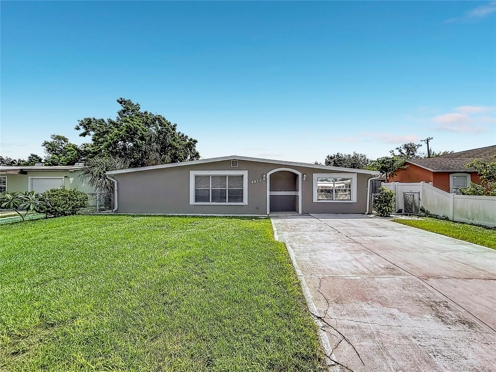 4923 CRESTHILL DR — photo 15