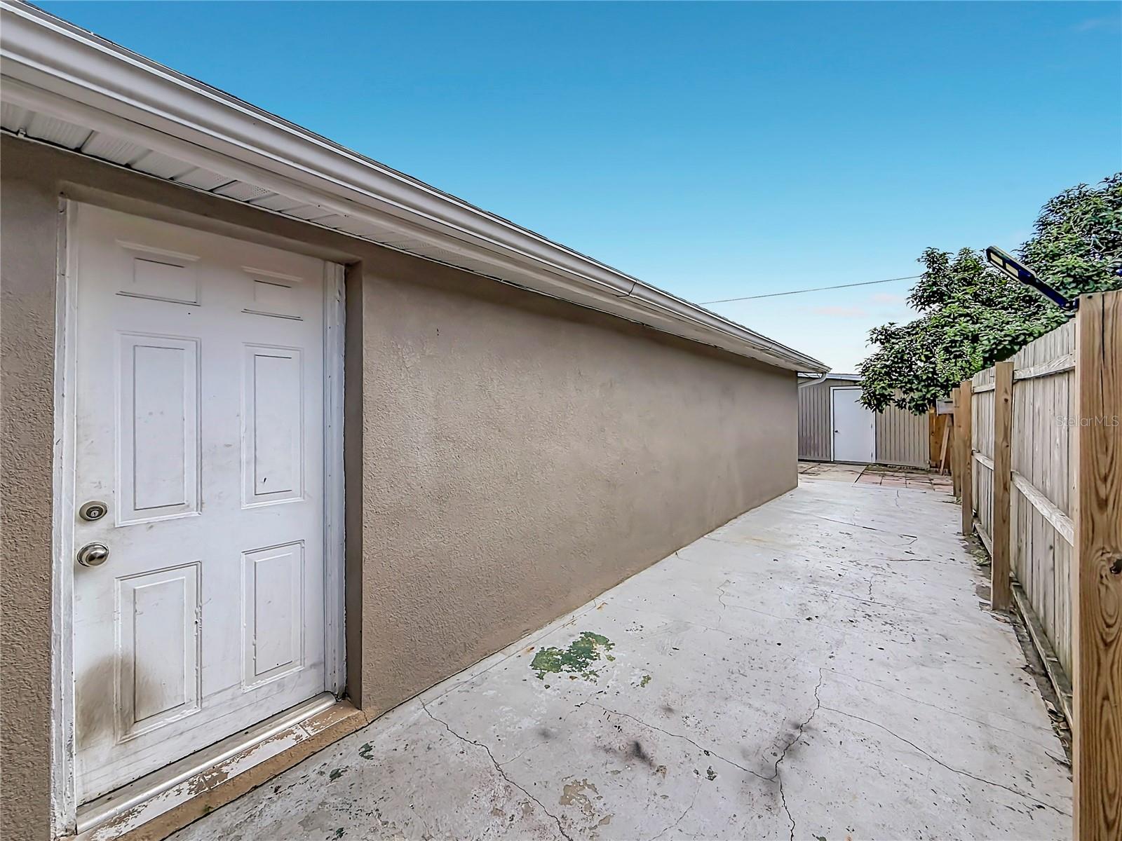 4923 CRESTHILL DR — photo 77