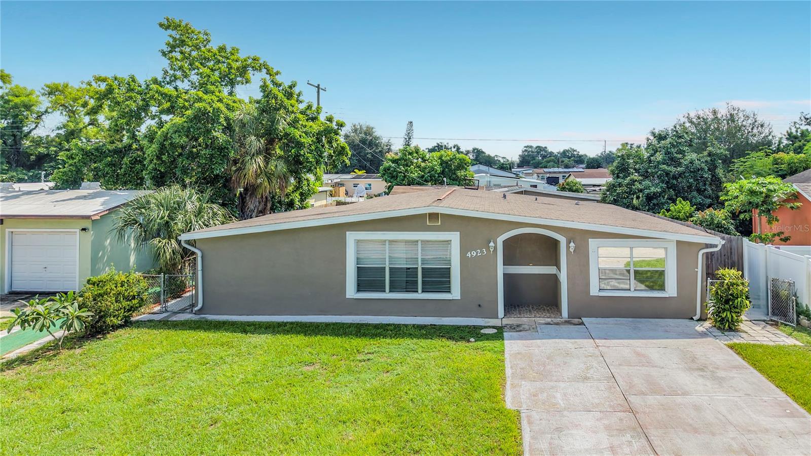 4923 CRESTHILL DR — photo 9