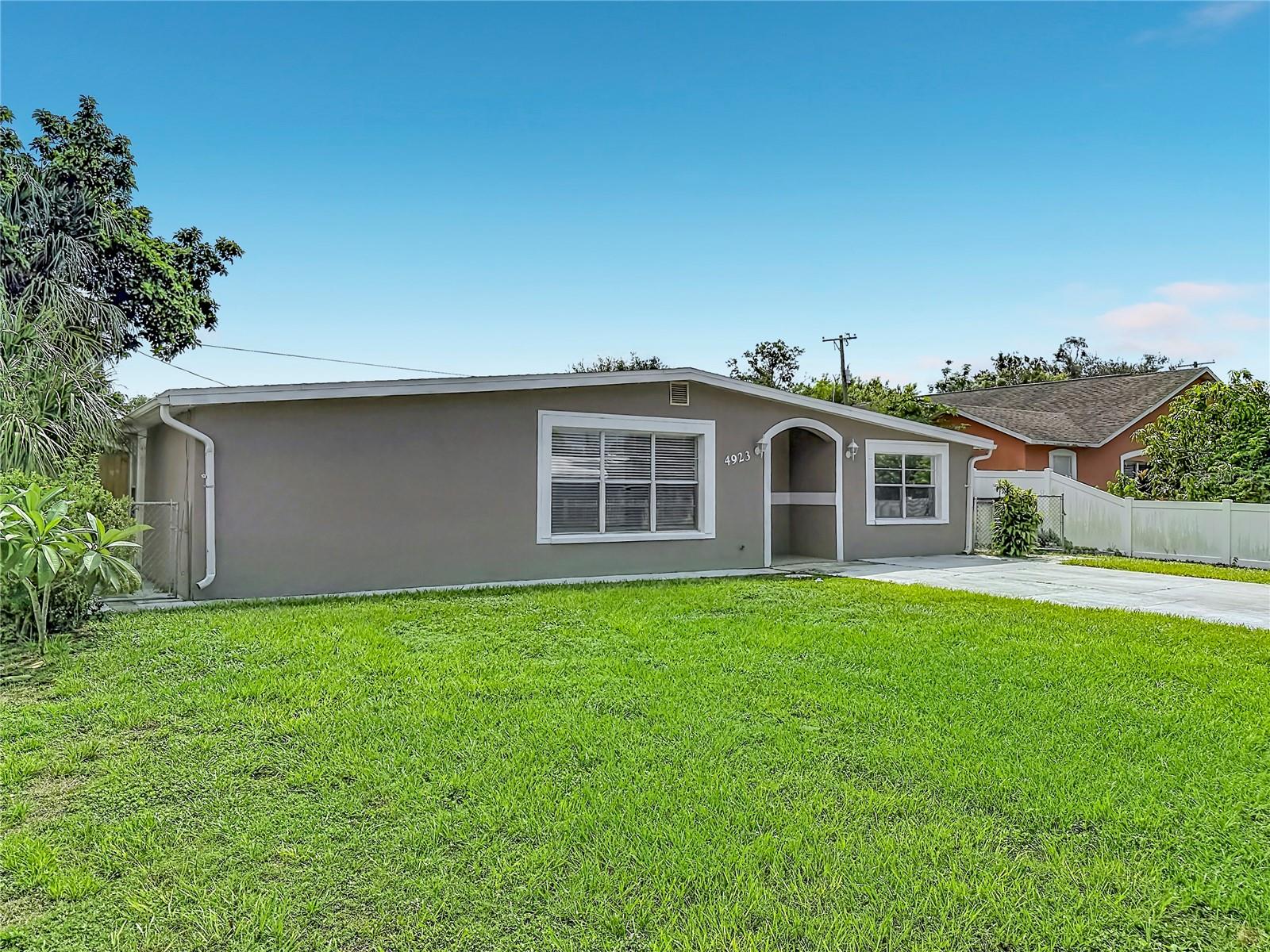 4923 CRESTHILL DR — photo 14
