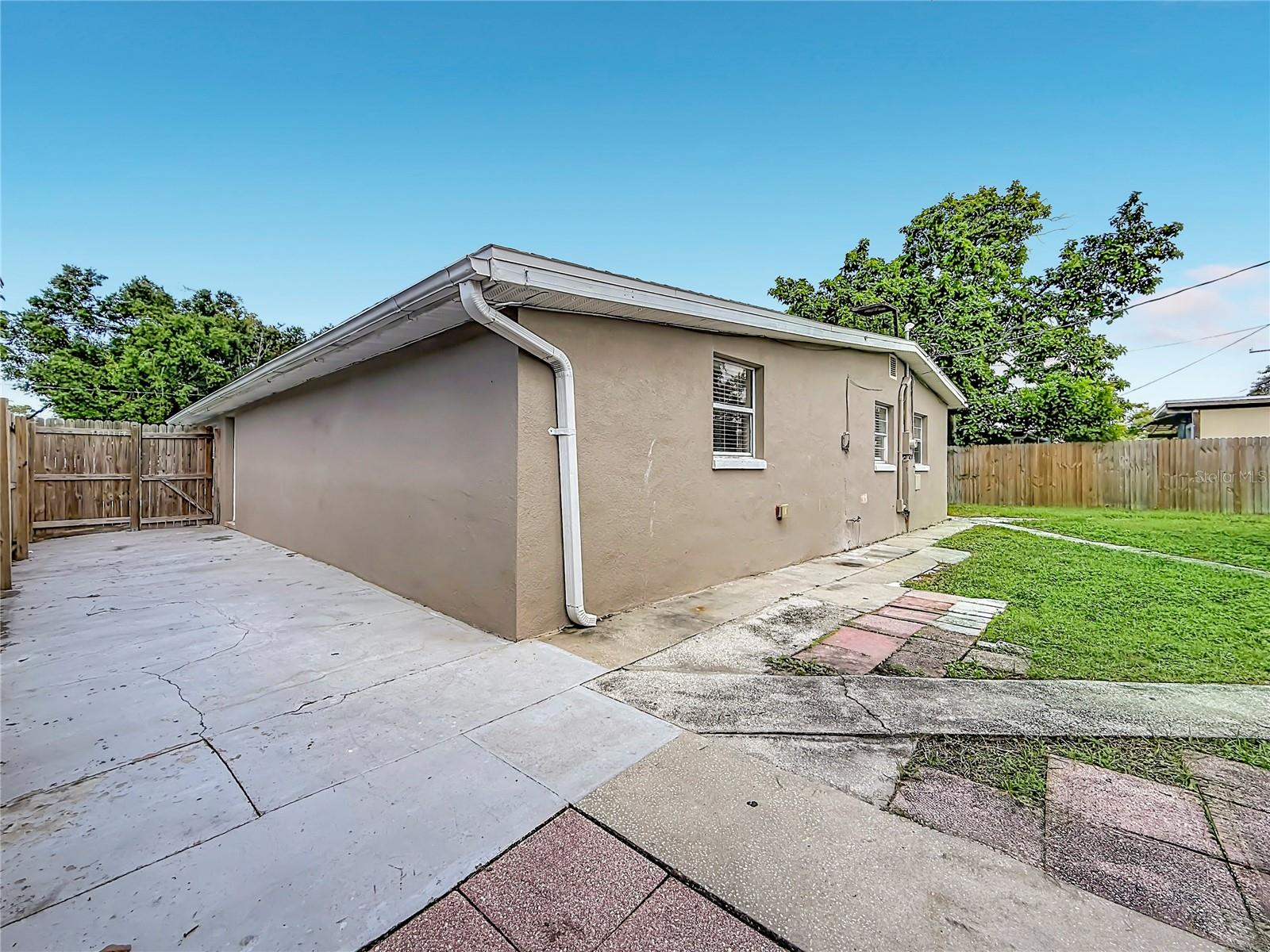 4923 CRESTHILL DR — photo 79