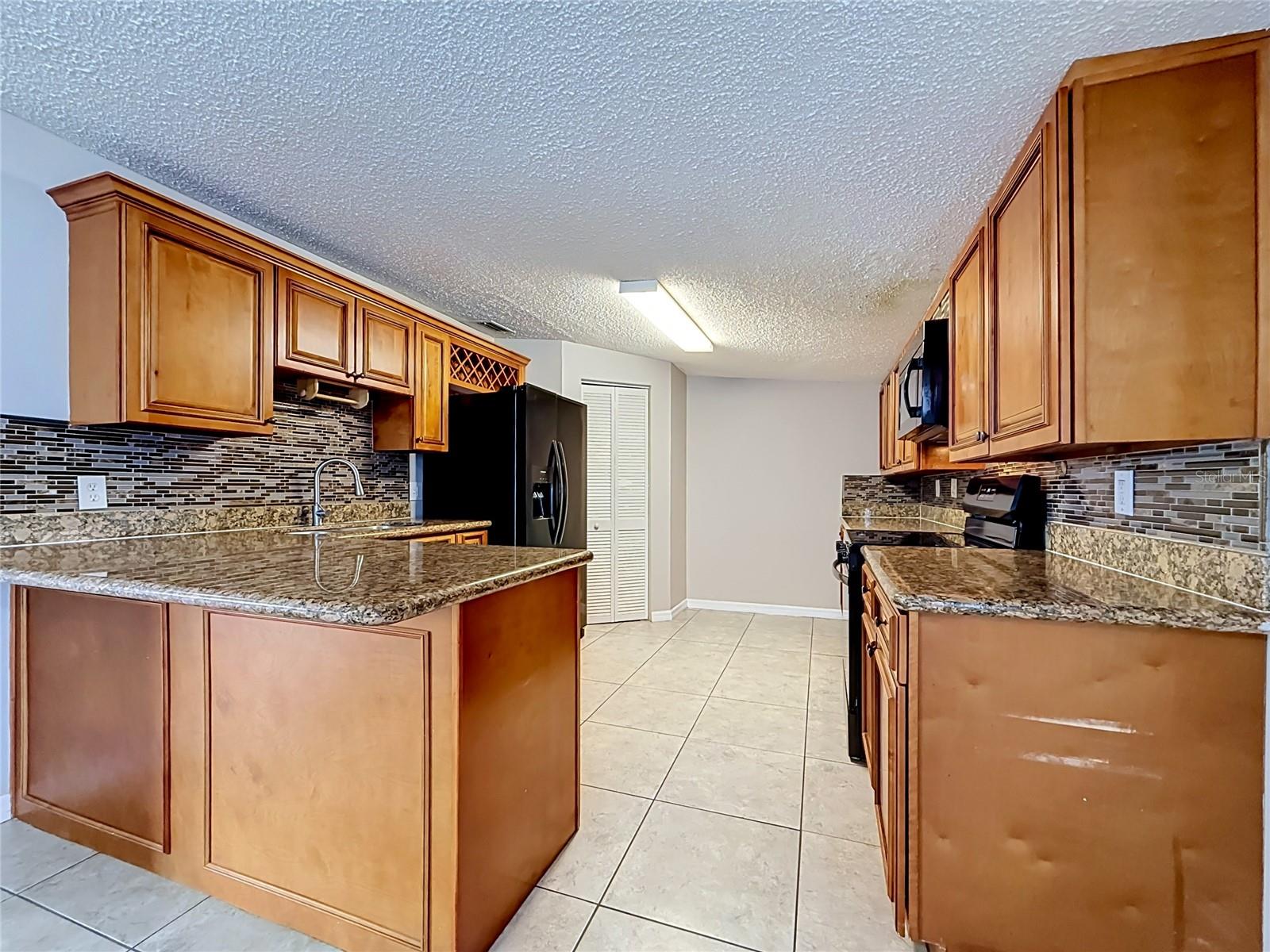 4923 CRESTHILL DR — photo 32