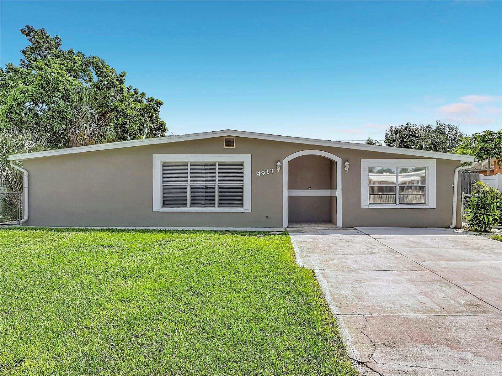 4923 CRESTHILL DR — photo 18