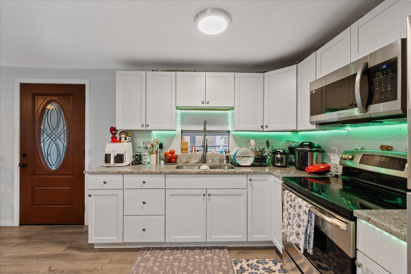 4115 MAYWOOD DR — photo 8
