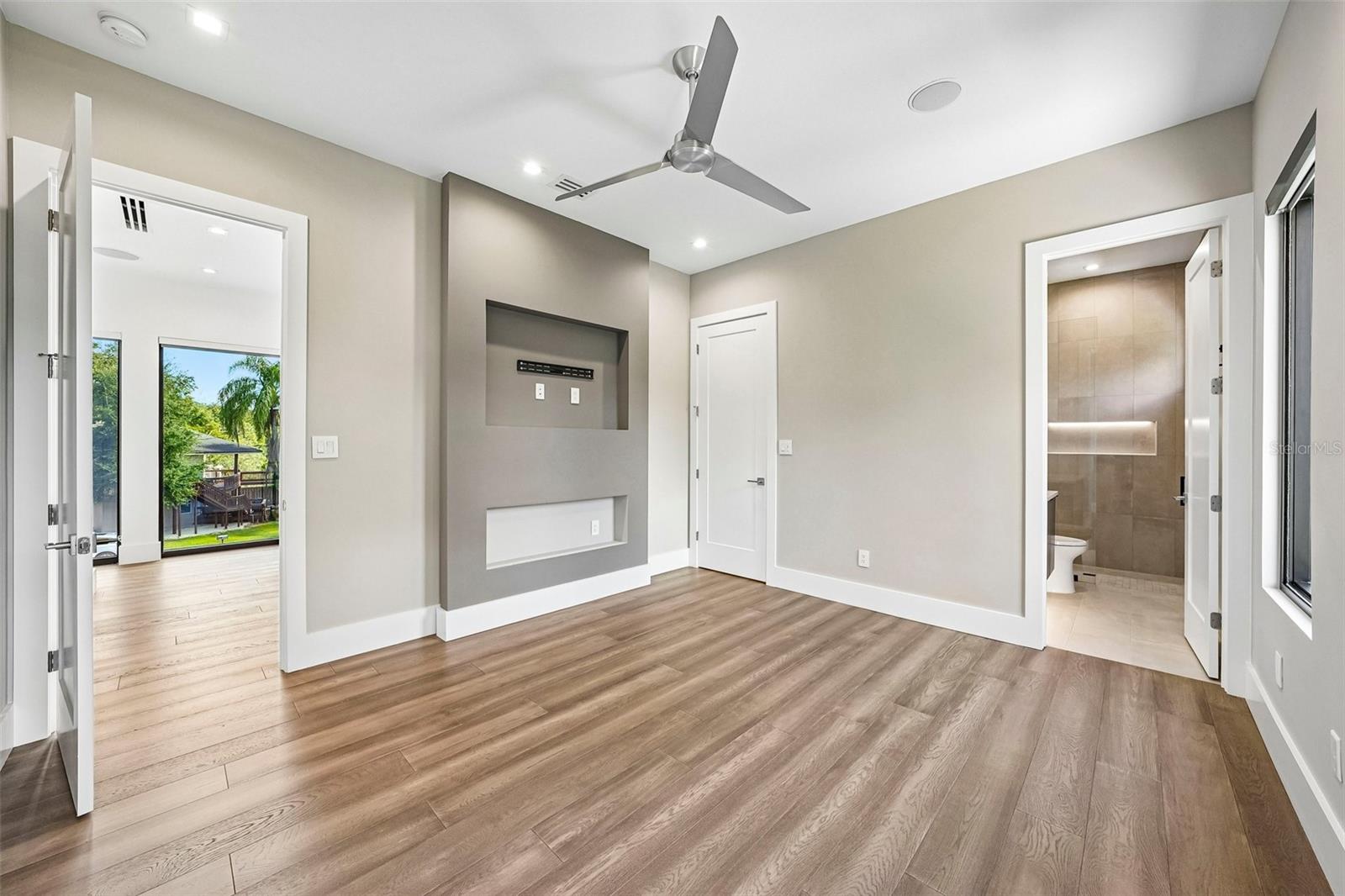 8103 N RIVER SHORE DR — photo 55