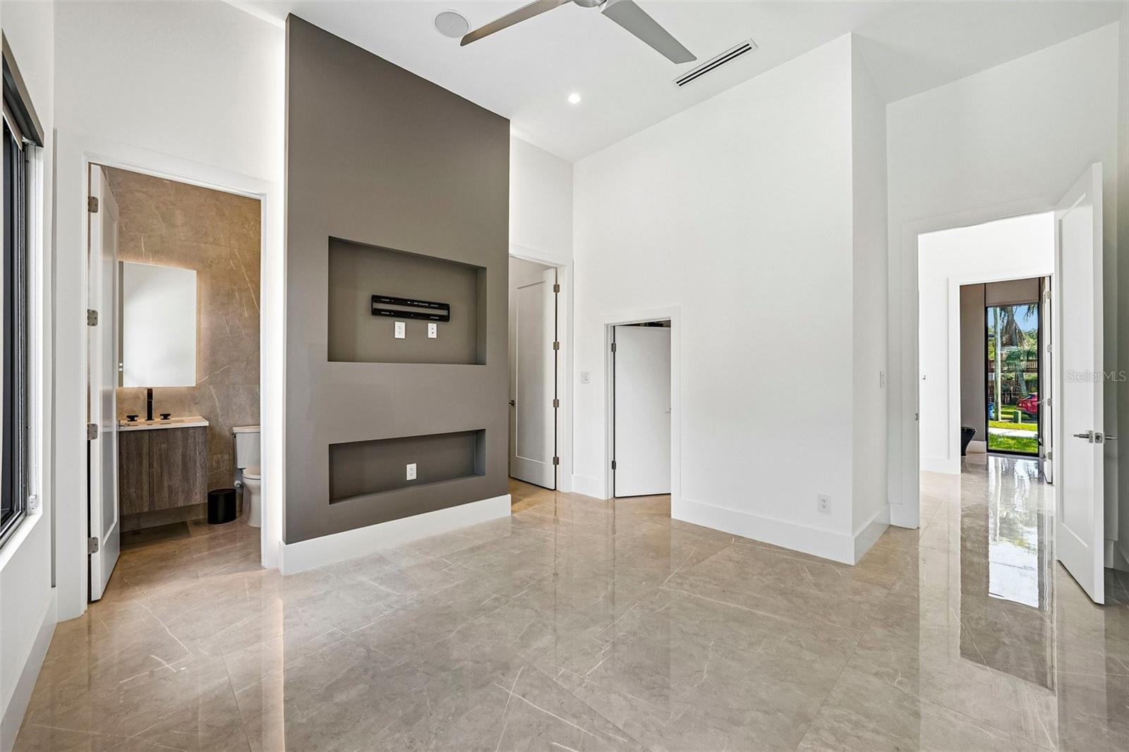 8103 N RIVER SHORE DR — photo 41