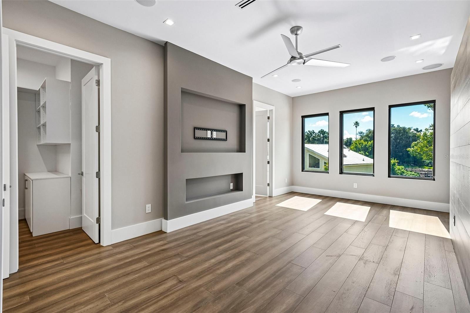 8103 N RIVER SHORE DR — photo 26