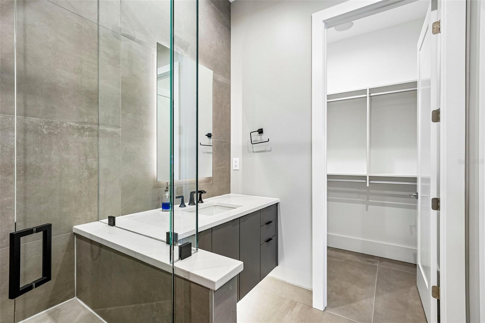 8103 N RIVER SHORE DR — photo 28