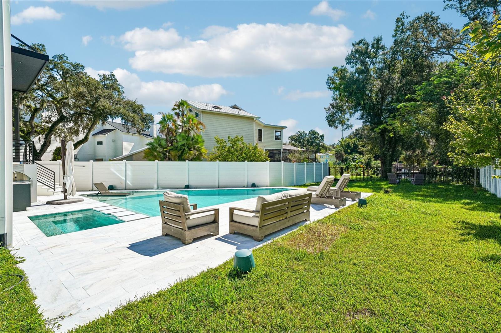 8103 N RIVER SHORE DR — photo 61